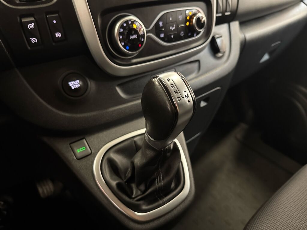 Renault Trafic 2021 Sininen