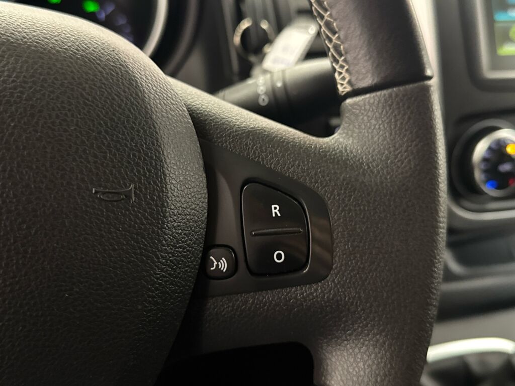 Renault Trafic 2021 Sininen