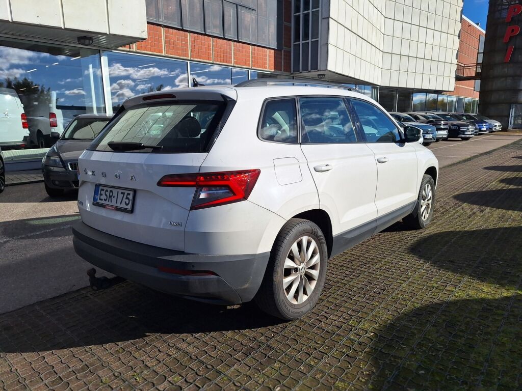 Skoda Karoq 2021 Valkoinen