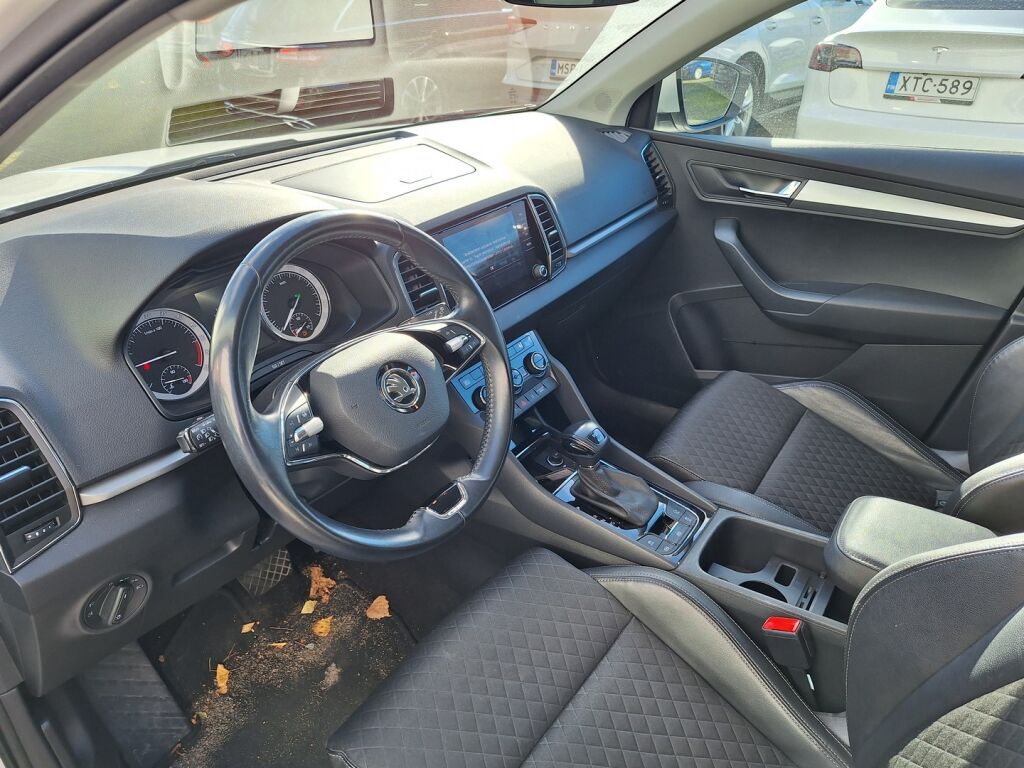 Skoda Karoq 2021 Valkoinen