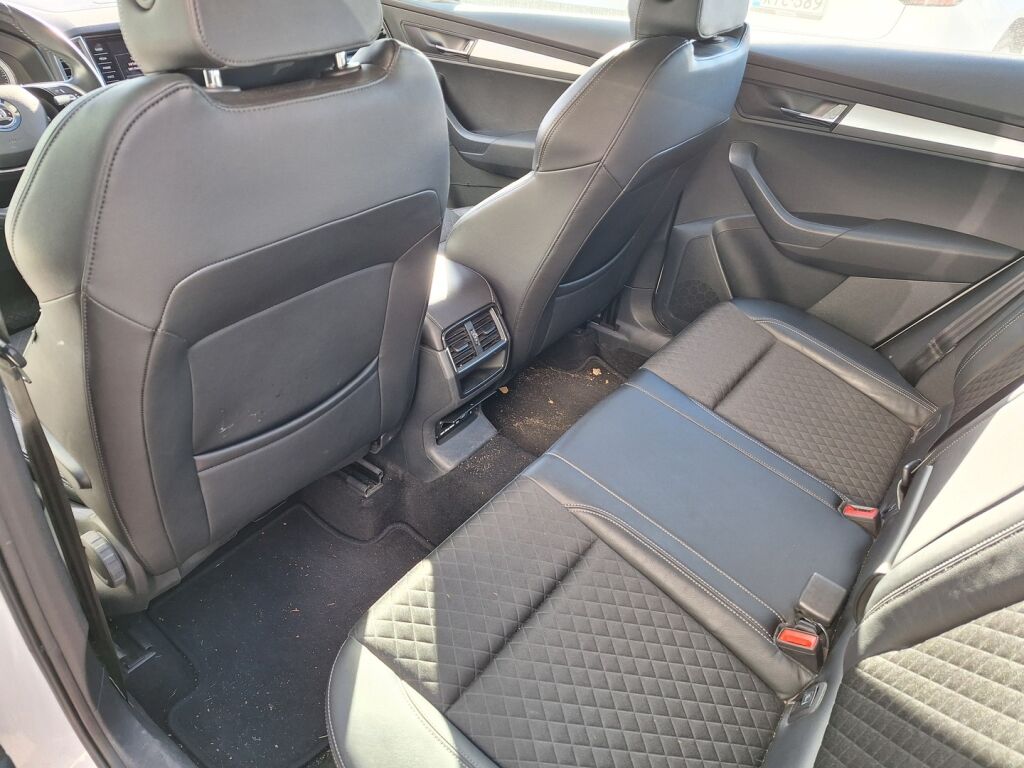Skoda Karoq 2021 Valkoinen