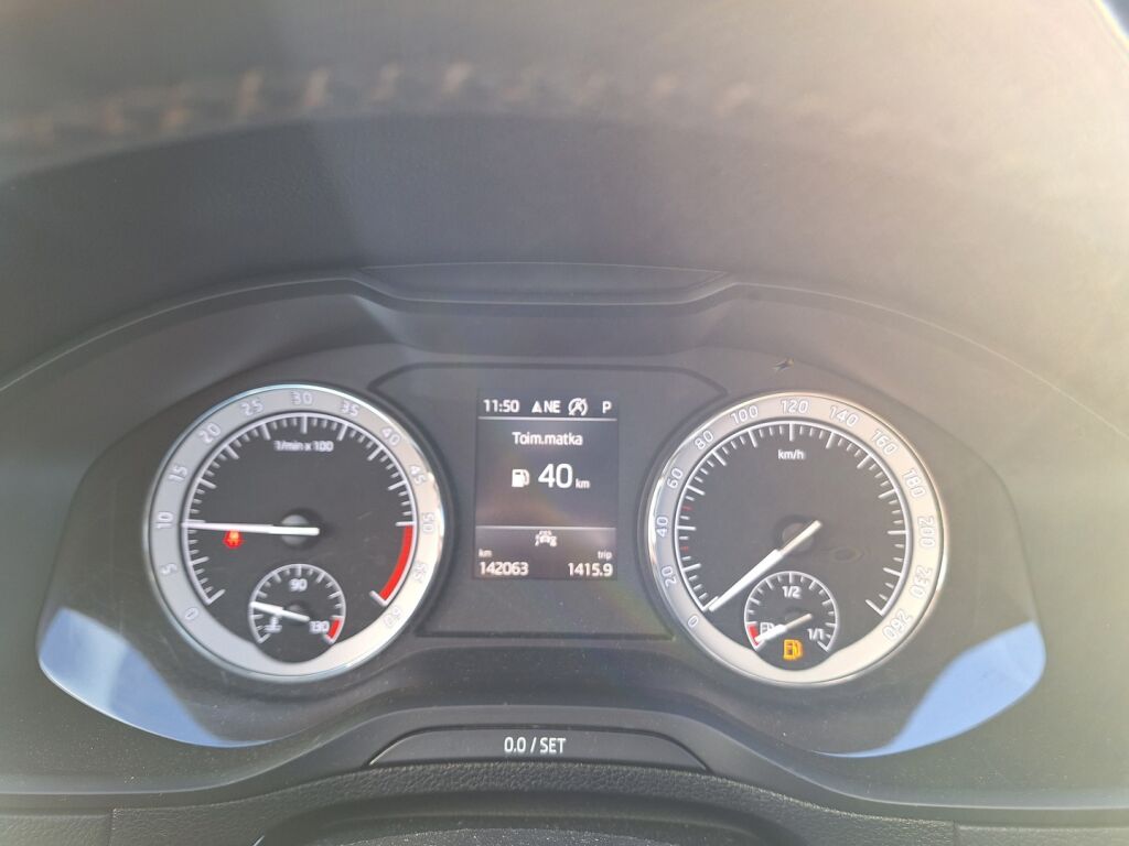 Skoda Karoq 2021 Valkoinen