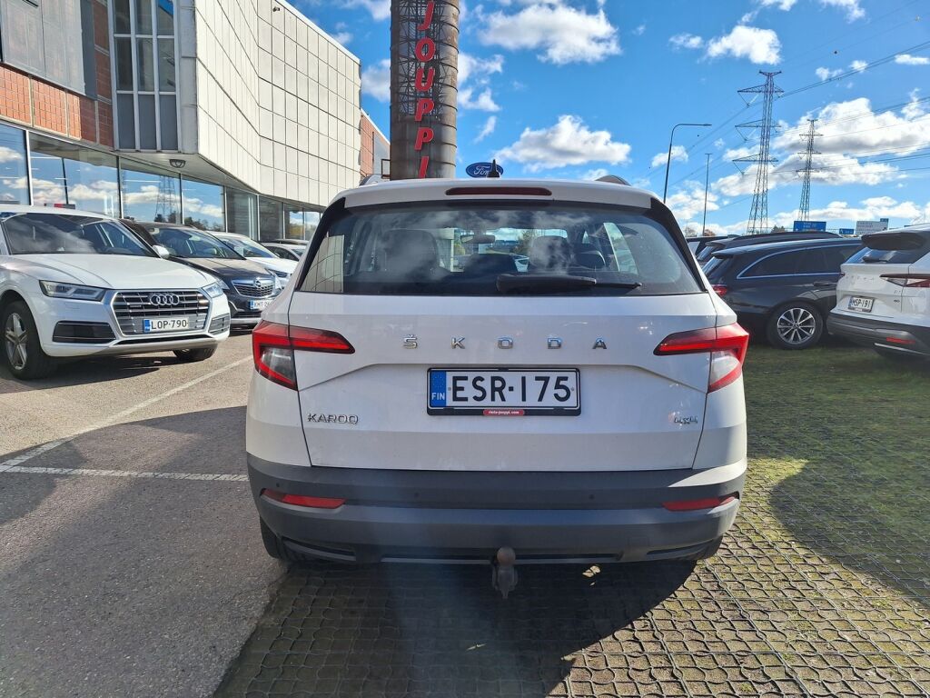 Skoda Karoq 2021 Valkoinen