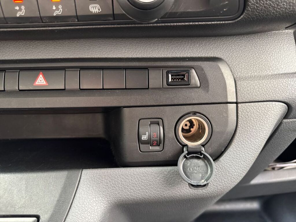 Opel Vivaro 2021 Musta