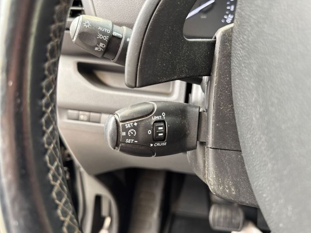 Opel Vivaro 2021 Musta