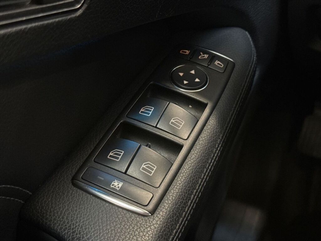 Mercedes-Benz E 2013 Musta