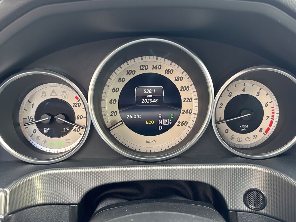 Mercedes-Benz E 2013 Musta