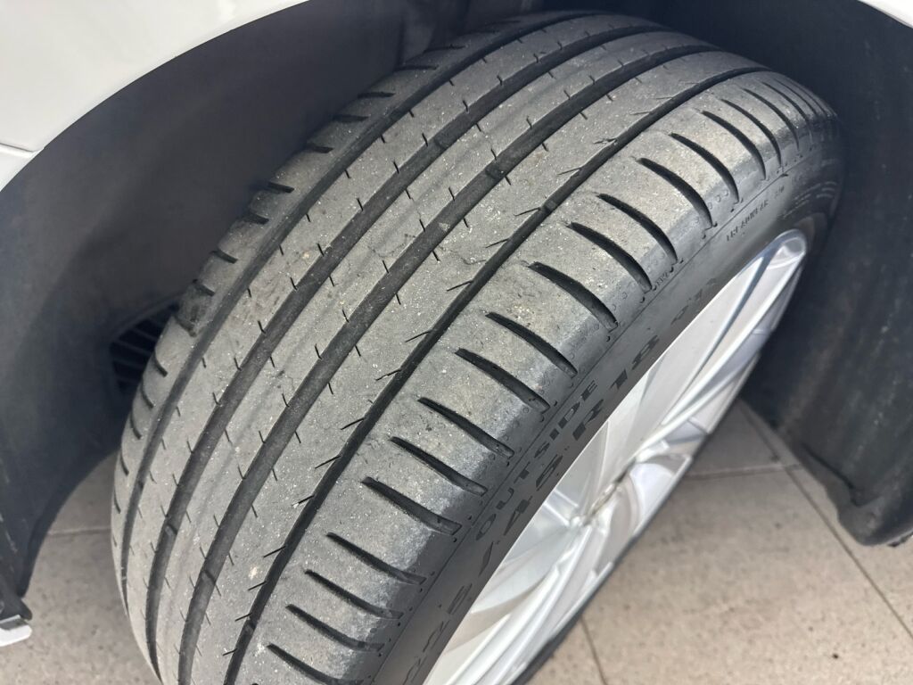 Skoda Octavia 2021 Valkoinen