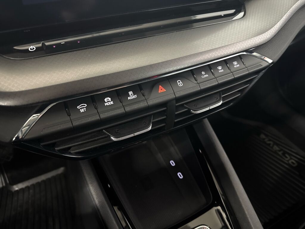 Skoda Octavia 2021 Valkoinen