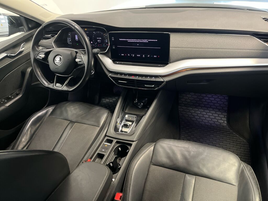 Skoda Octavia 2021 Musta