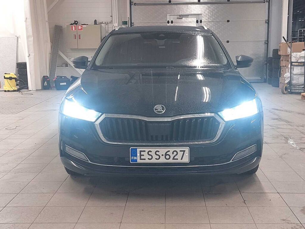 Skoda Octavia 2021 Musta