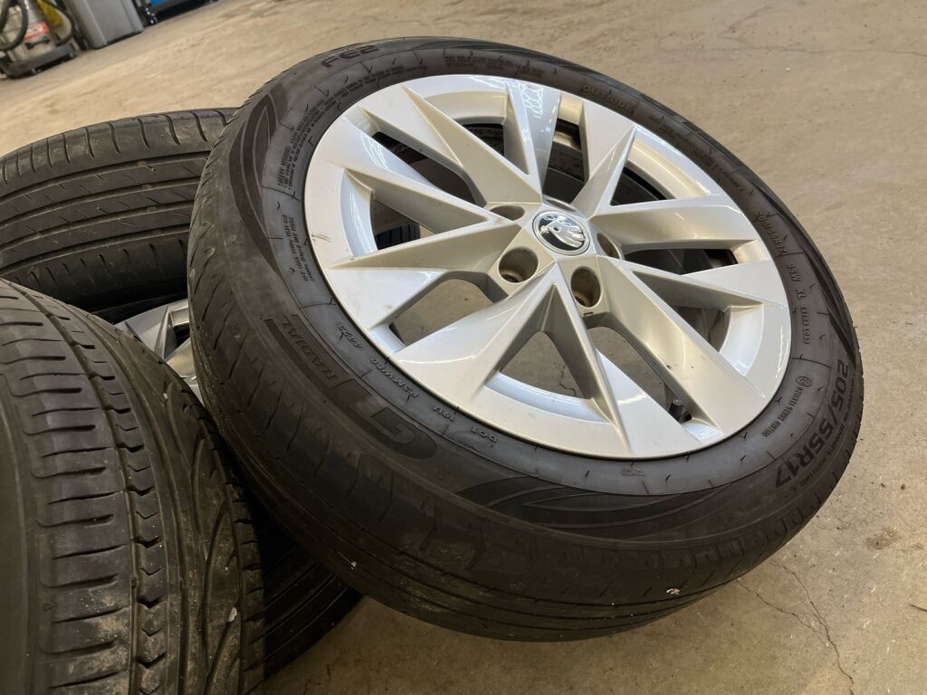 Skoda Octavia 2021 Musta