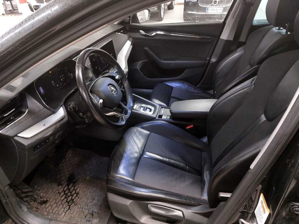 Skoda Octavia 2021 Musta