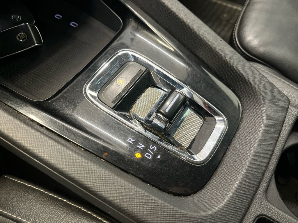 Skoda Octavia 2021 Musta