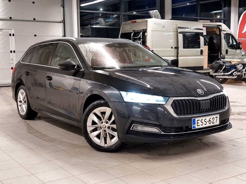 Skoda Octavia 2021 Musta
