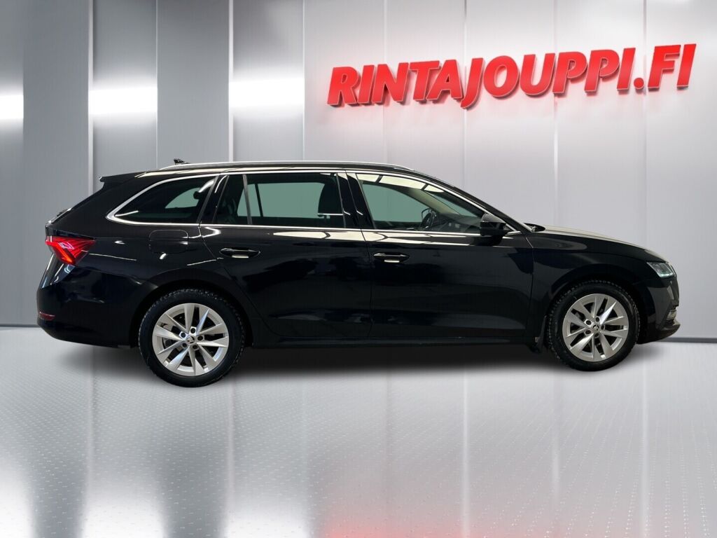 Skoda Octavia 2021 Musta
