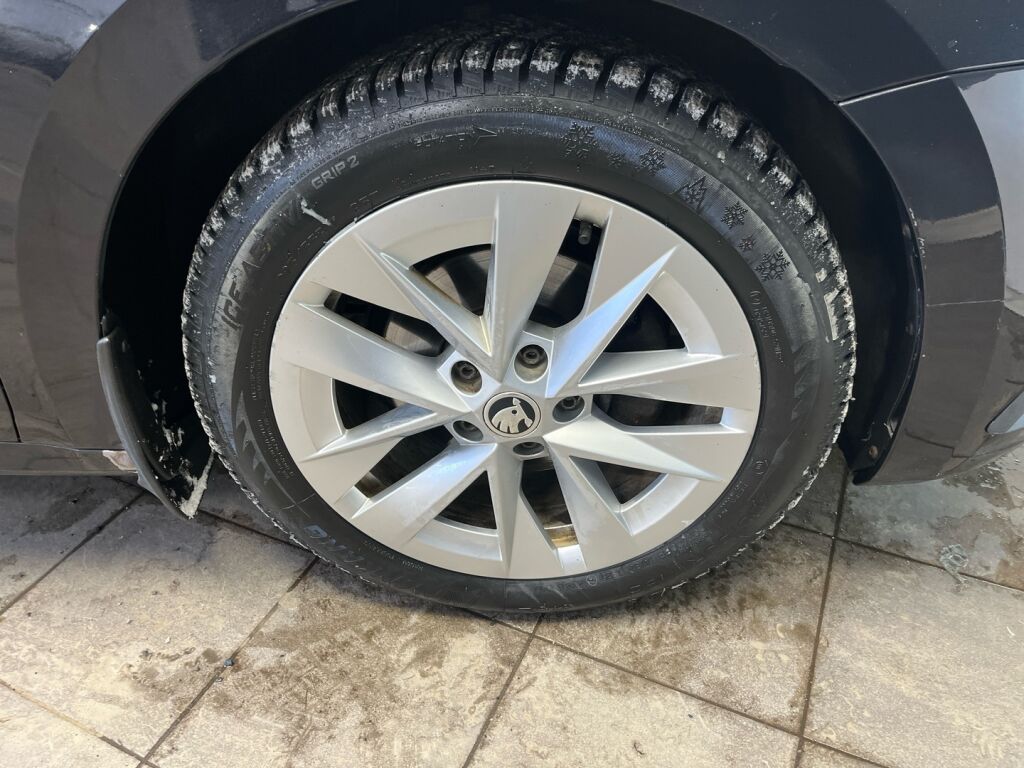 Skoda Octavia 2021 Musta