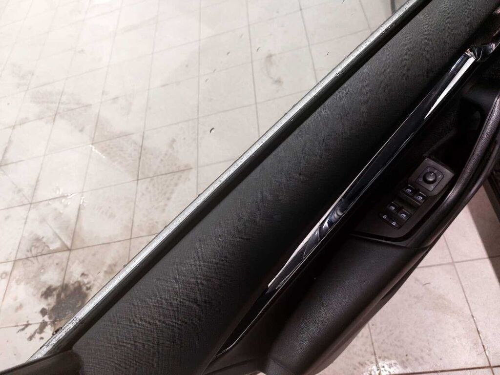 Skoda Octavia 2021 Musta