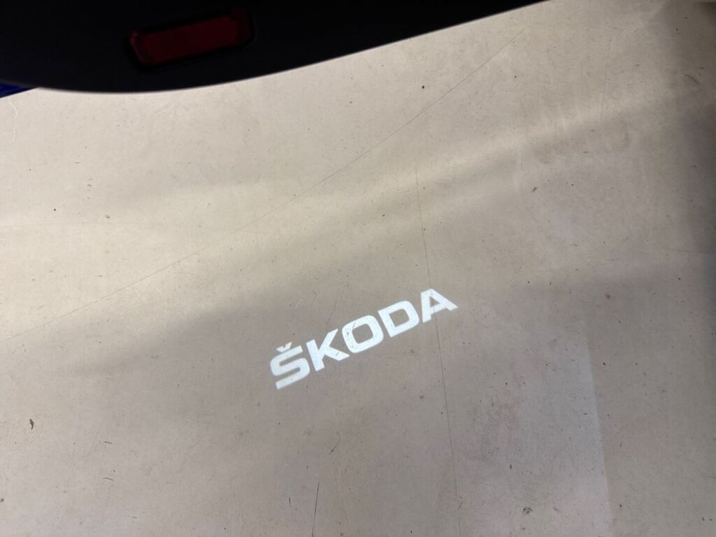 Skoda Octavia 2021 Sininen