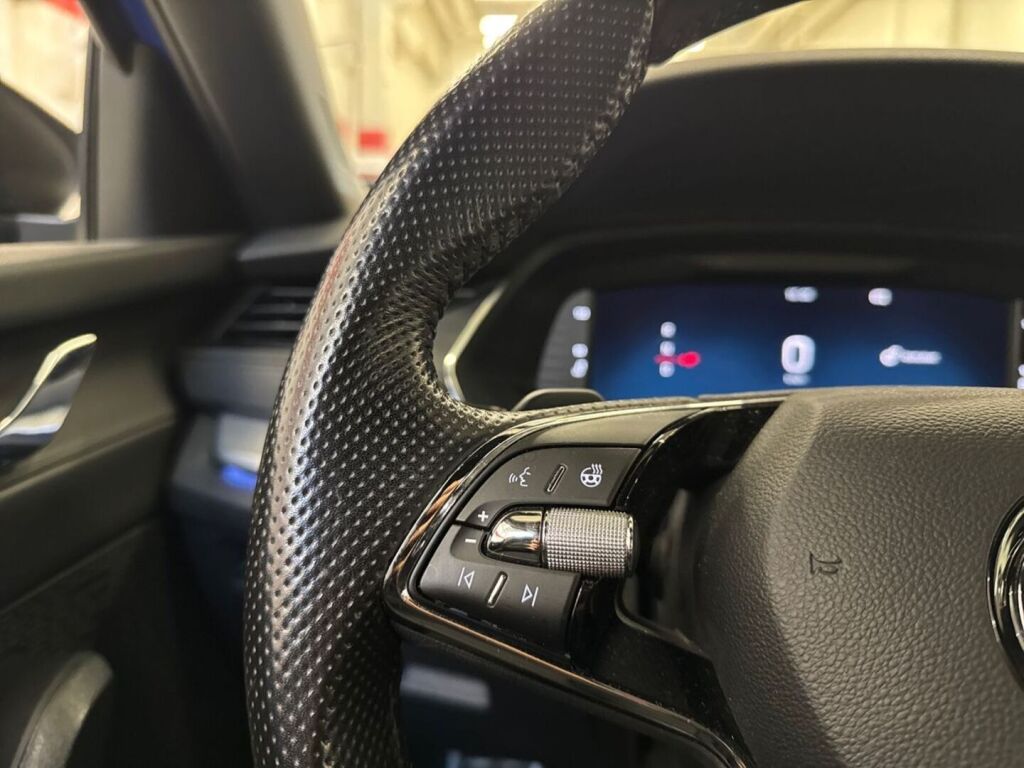 Skoda Octavia 2021 Sininen