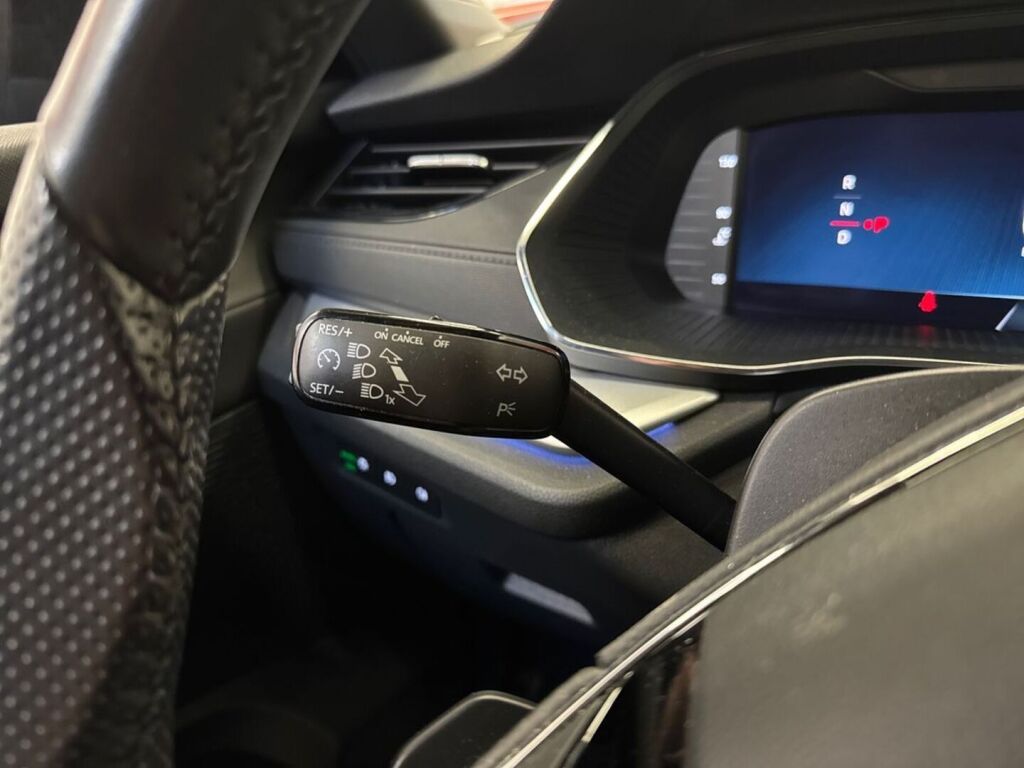 Skoda Octavia 2021 Sininen