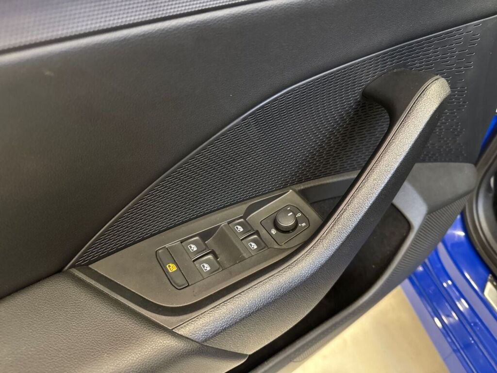 Skoda Octavia 2021 Sininen