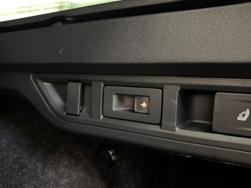 Skoda Octavia 2021 Sininen