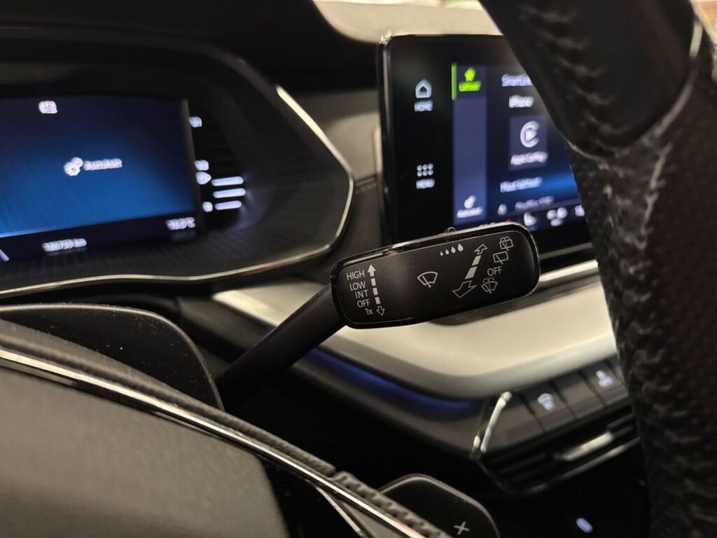 Skoda Octavia 2021 Sininen