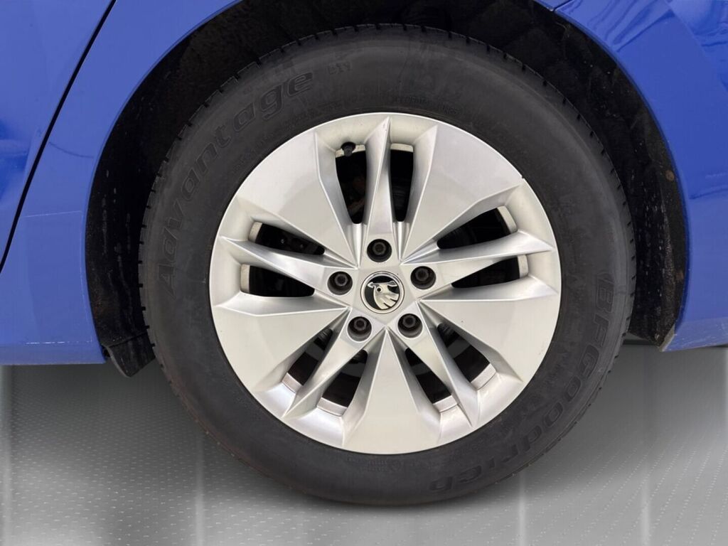 Skoda Octavia 2021 Sininen