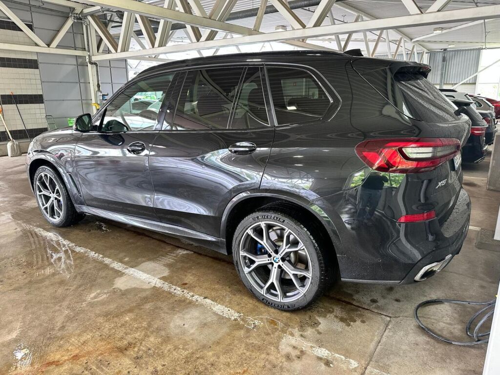 BMW X5 2021 Musta