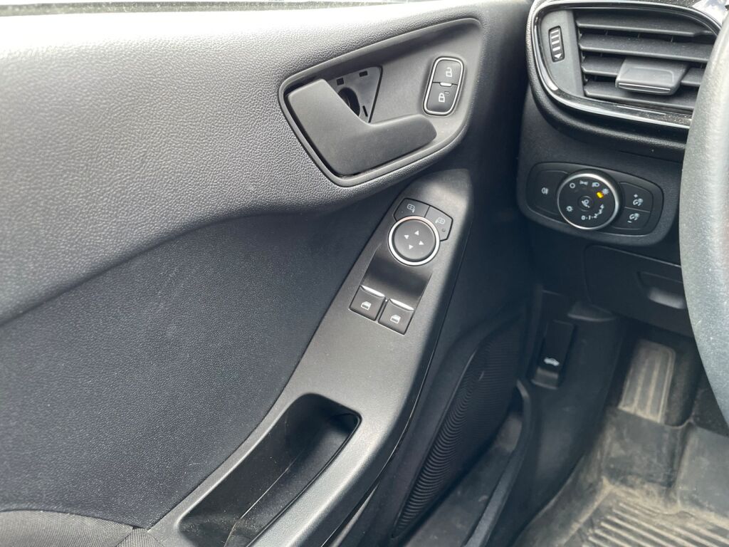 Ford Fiesta 2021 Valkoinen