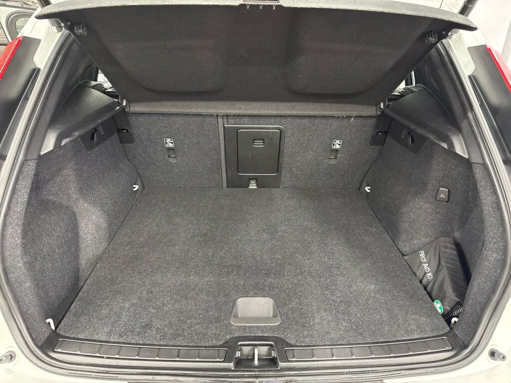 Volvo XC40 2021 Valkoinen