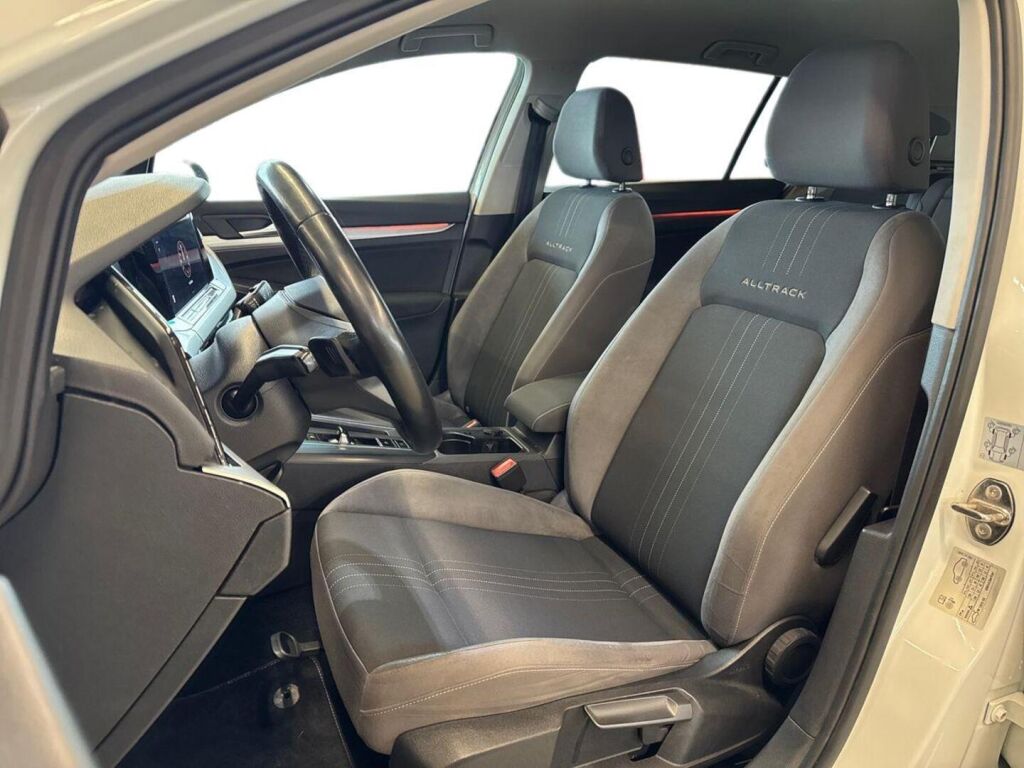 Volkswagen Golf 2021 Valkoinen