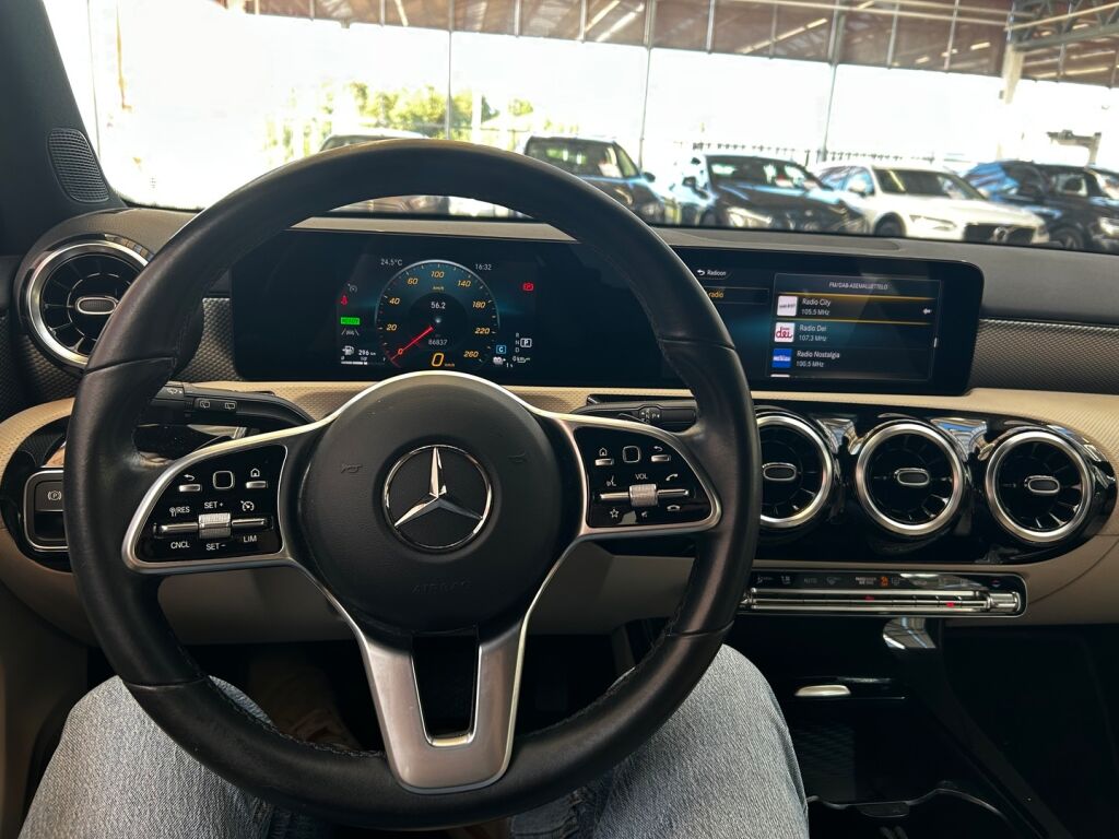 Mercedes-Benz A 2021 Musta