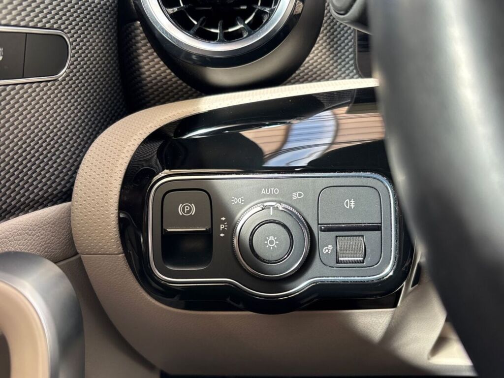 Mercedes-Benz A 2021 Musta