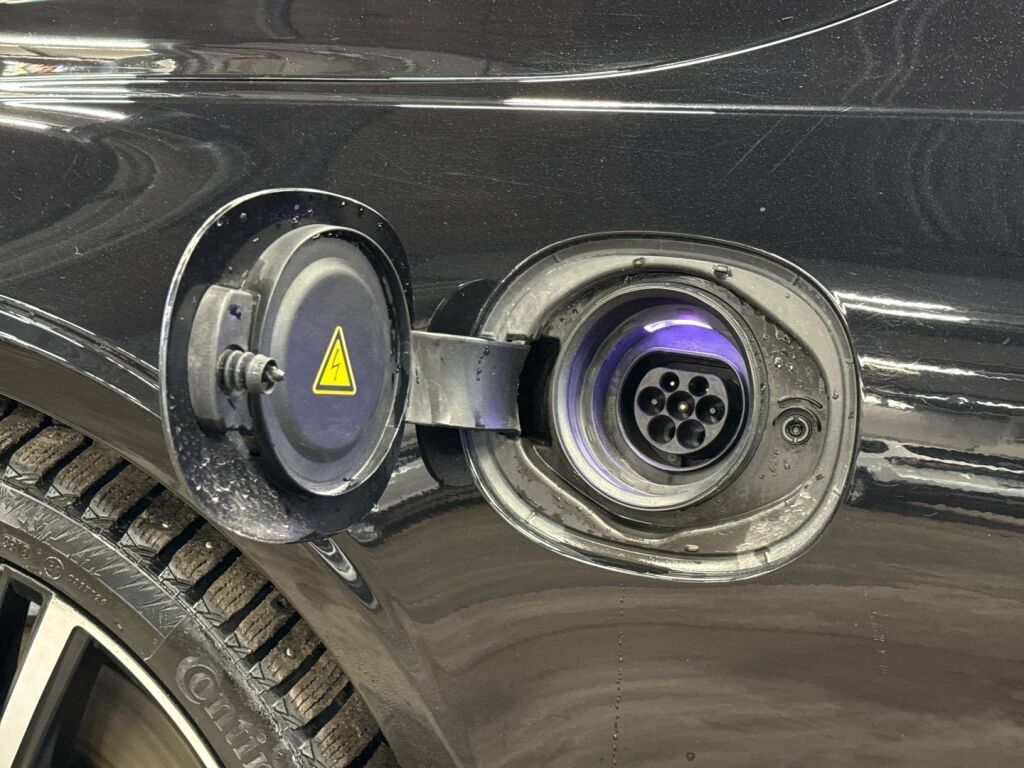 Volvo S90 2019 Musta