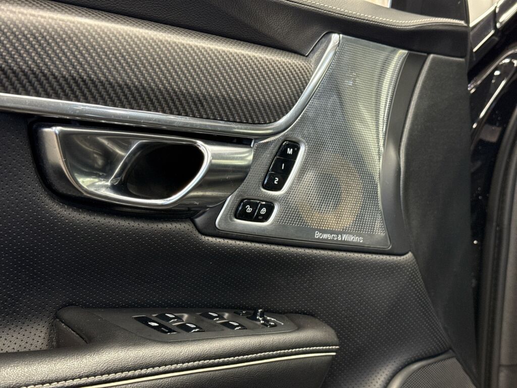 Volvo S90 2019 Musta