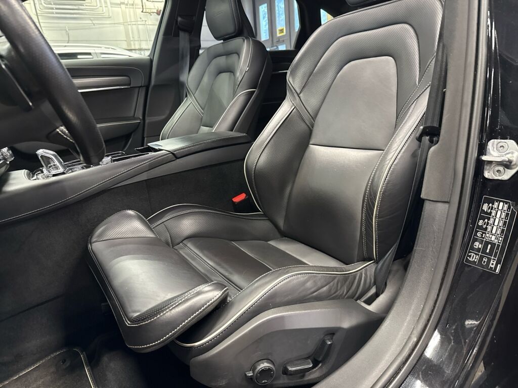 Volvo S90 2019 Musta