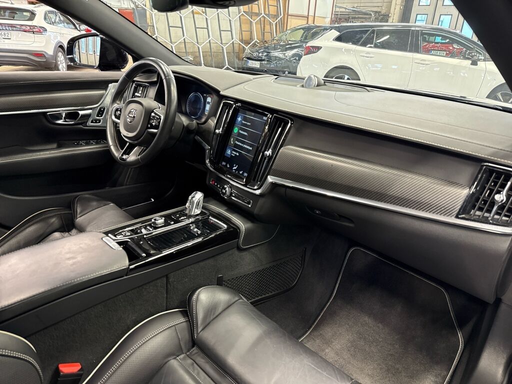 Volvo S90 2019 Musta