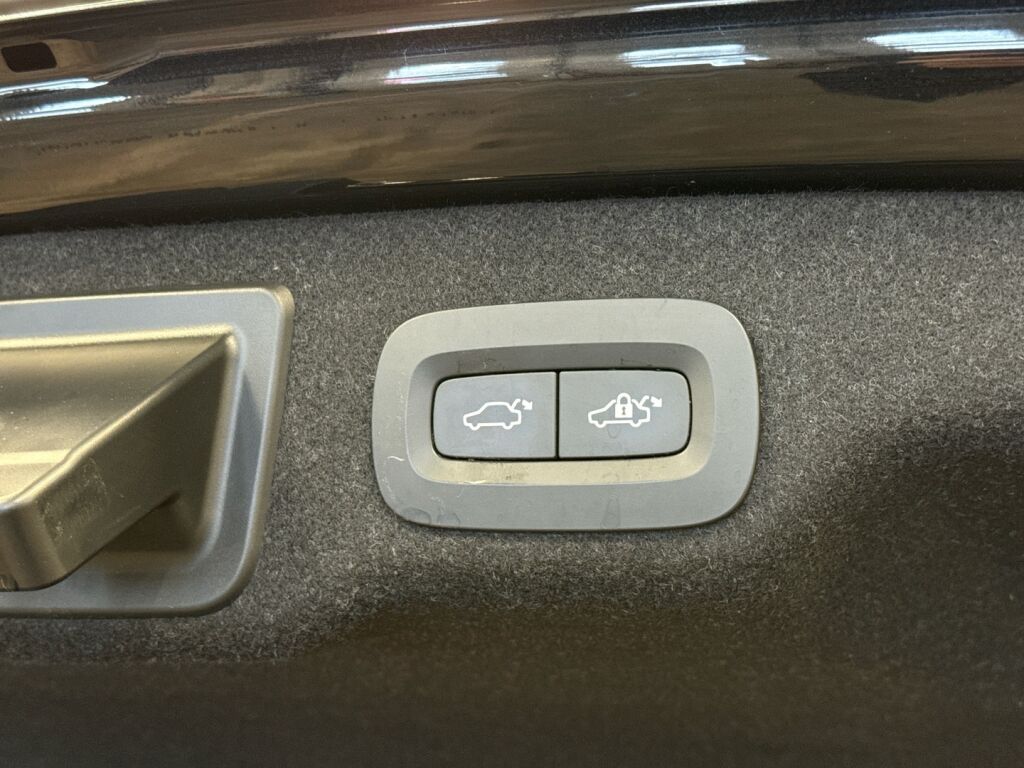 Volvo S90 2019 Musta