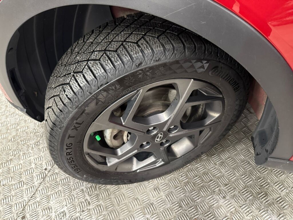 Hyundai Bayon 2022 Punainen