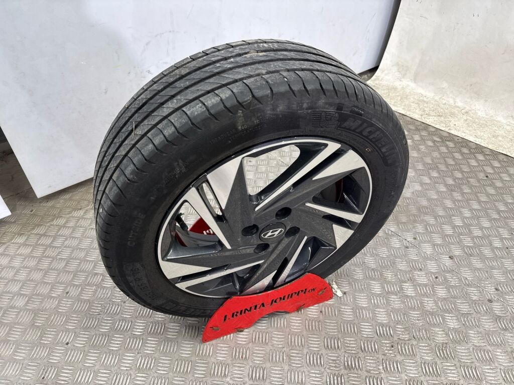 Hyundai Bayon 2022 Punainen