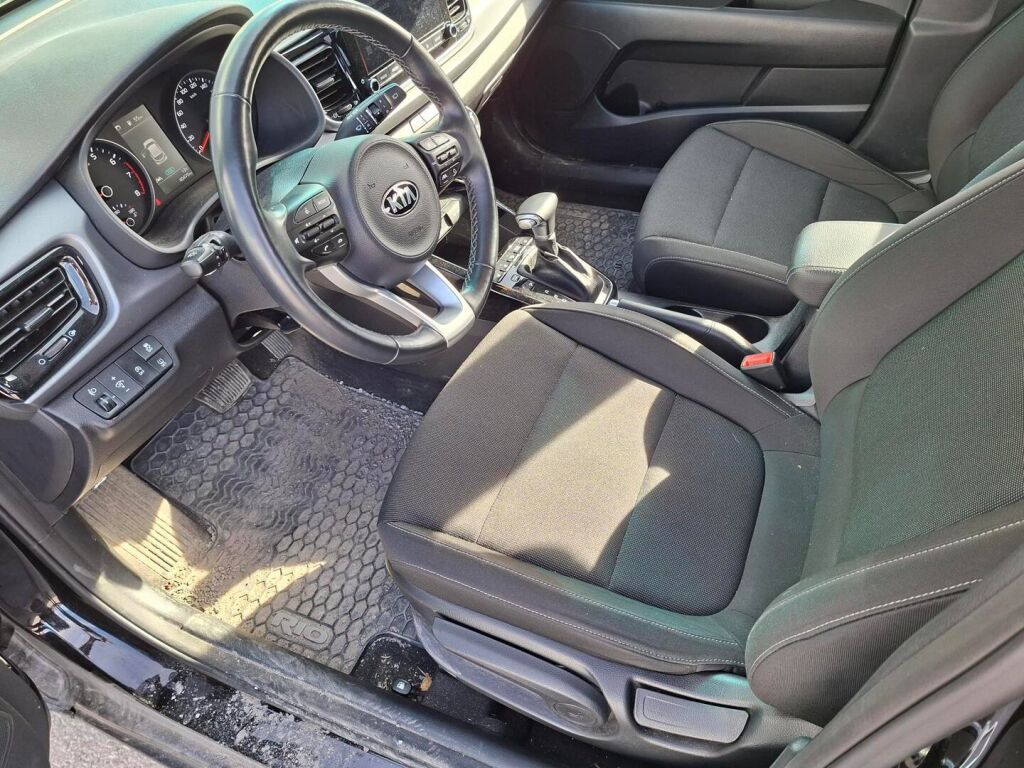 Kia Rio 2021 Musta