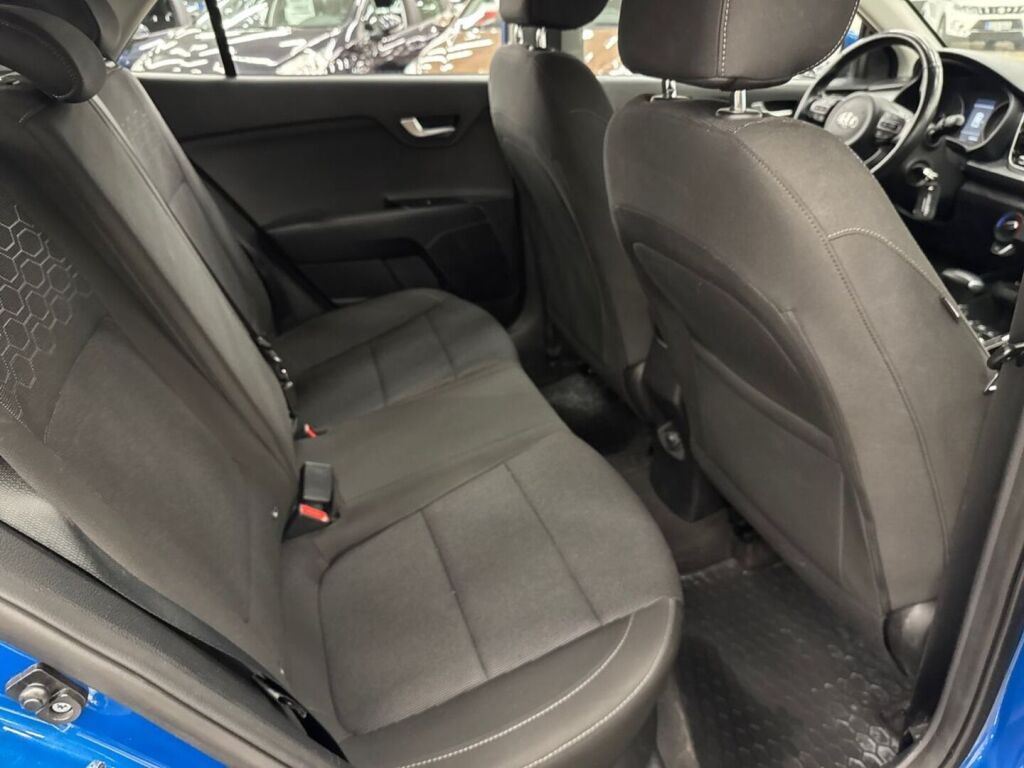 Kia Rio 2021 Sininen