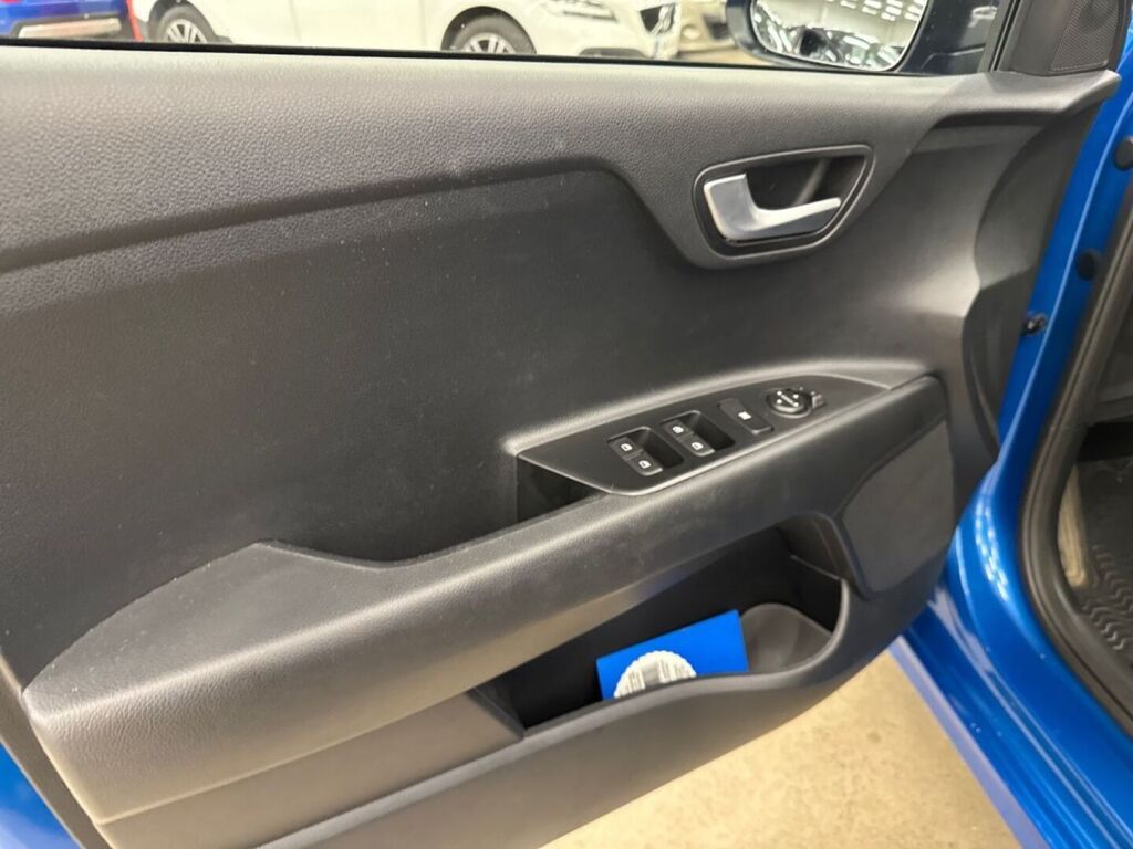 Kia Rio 2021 Sininen