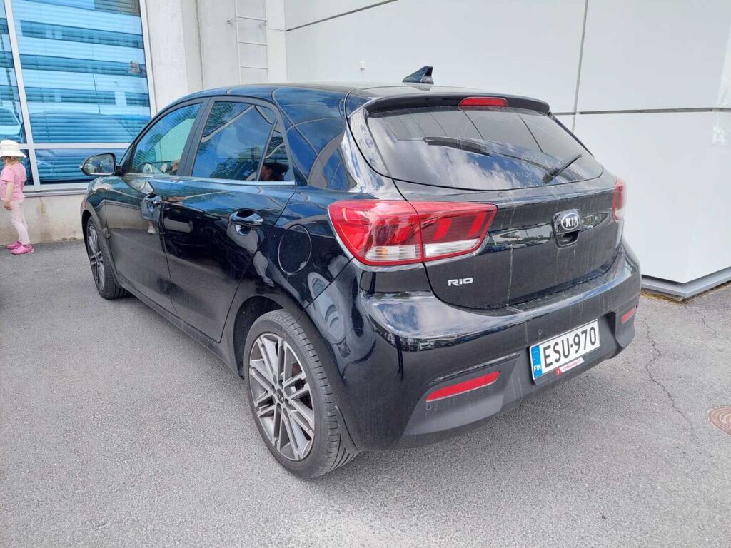 Kia Rio 2021 Musta
