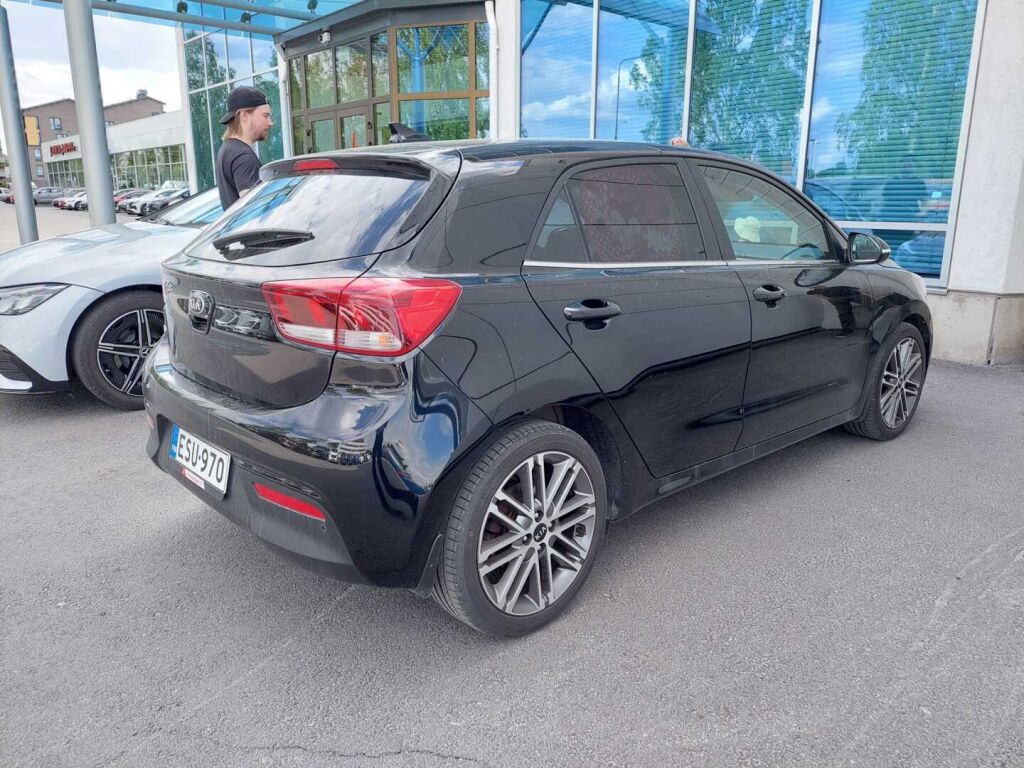 Kia Rio 2021 Musta