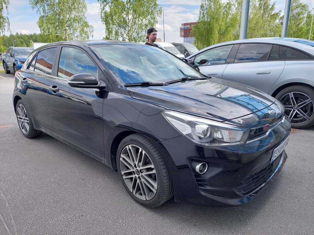 Kia Rio 2021 Musta