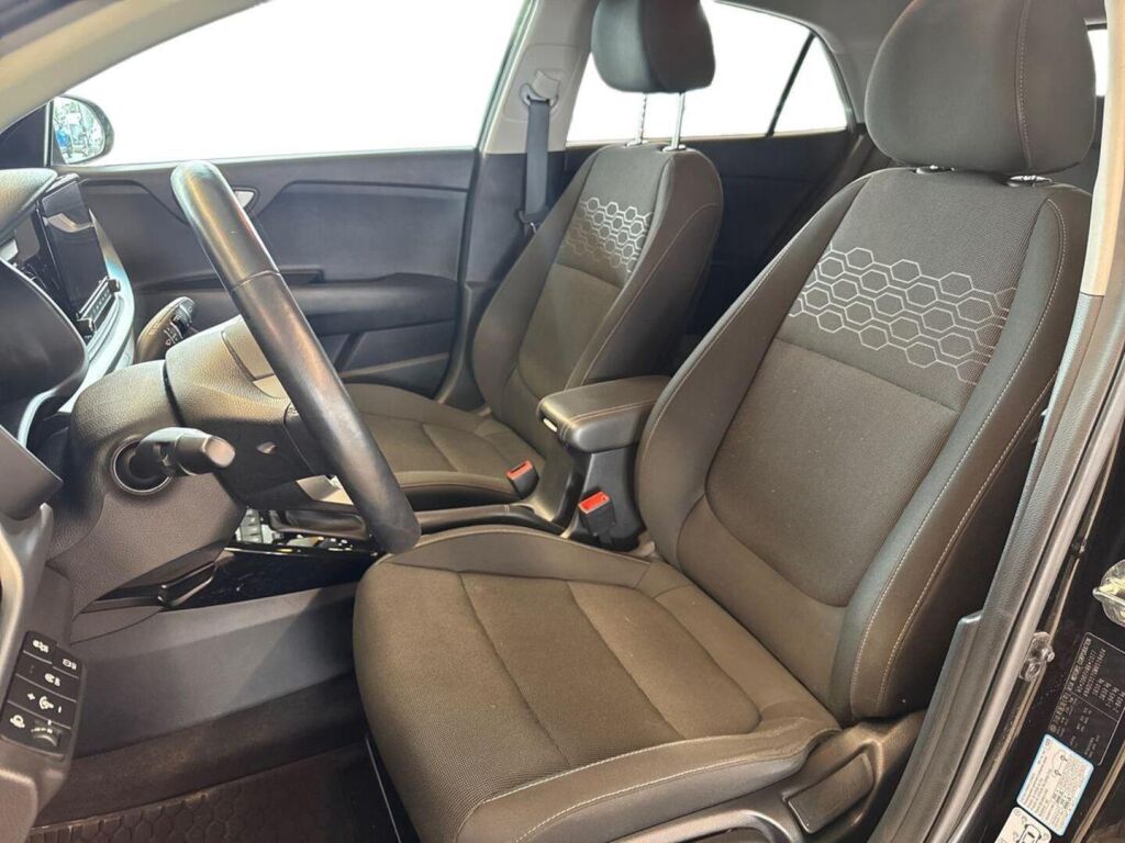 Kia Rio 2021 Musta