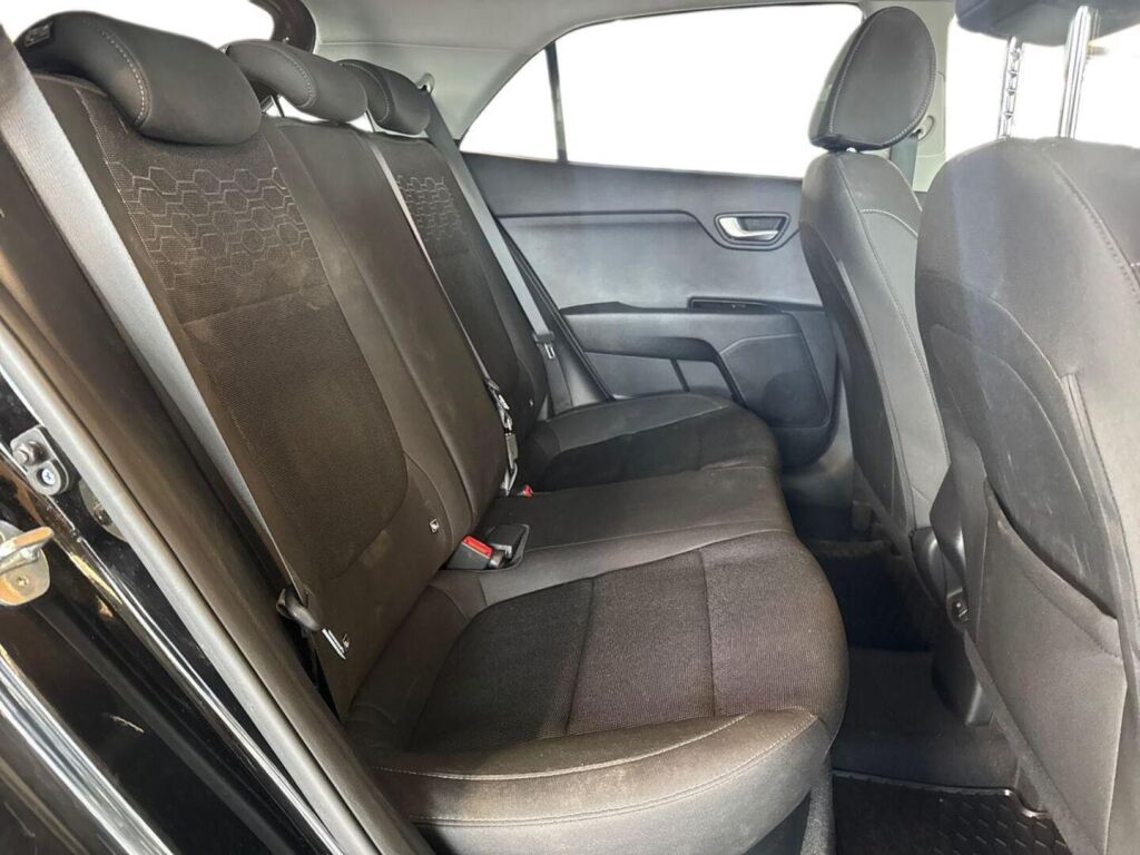 Kia Rio 2021 Musta